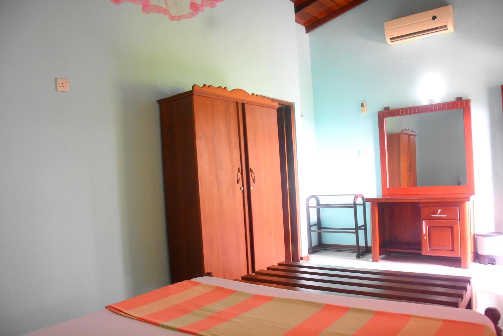 Rathna Gems Halt Hotel Ratnapura Exterior photo