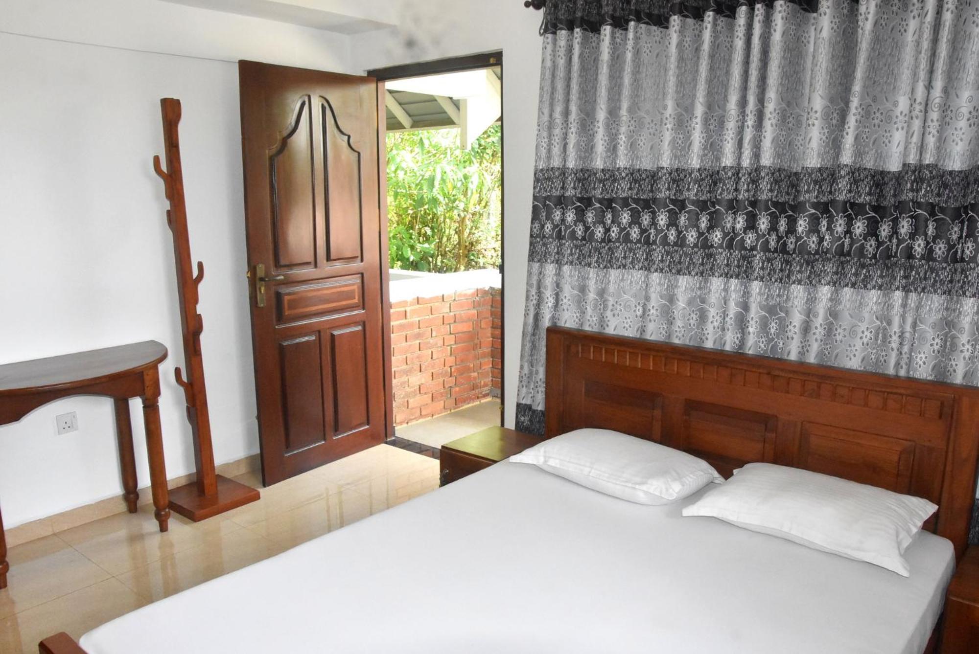 Rathna Gems Halt Hotel Ratnapura Exterior photo