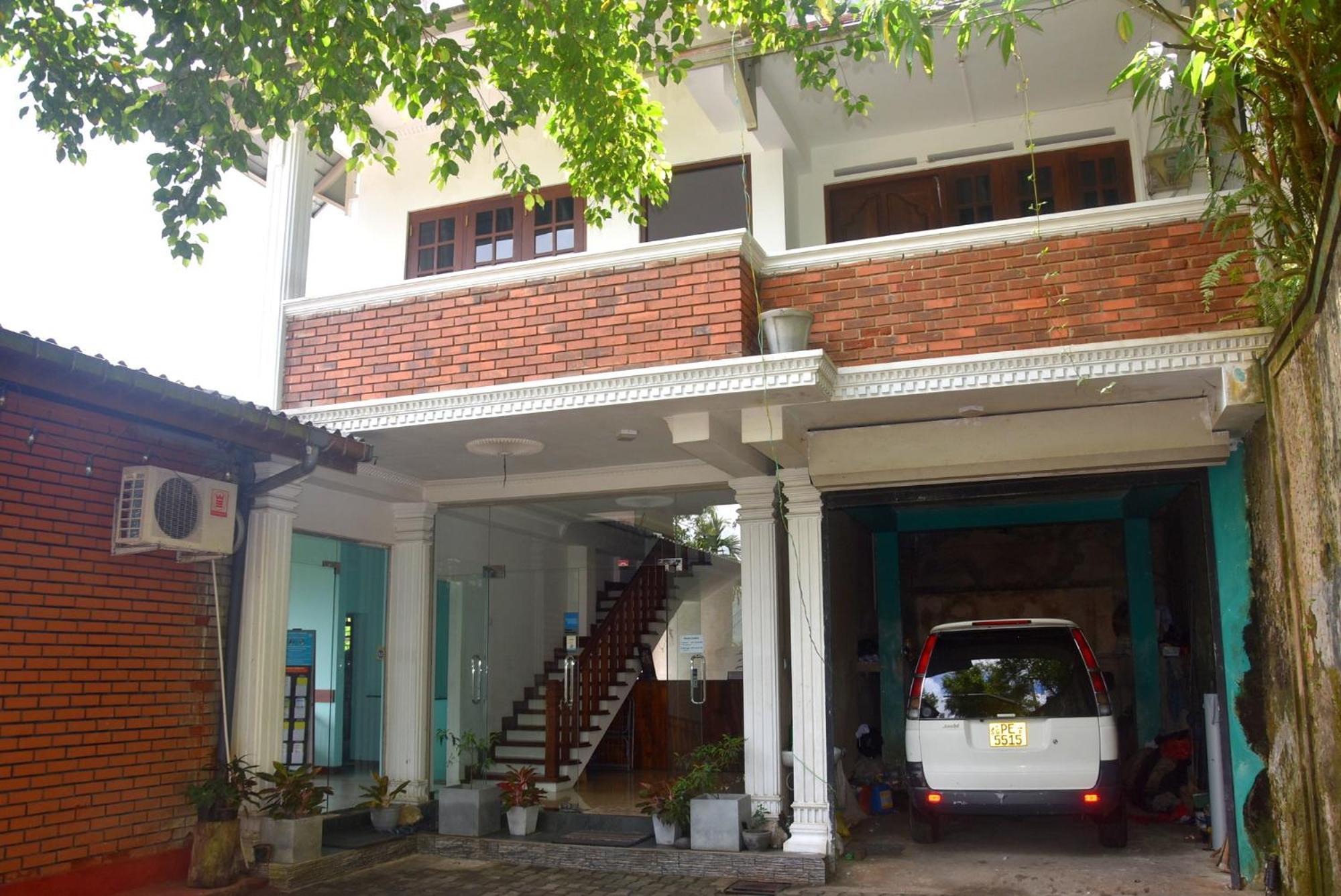 Rathna Gems Halt Hotel Ratnapura Exterior photo