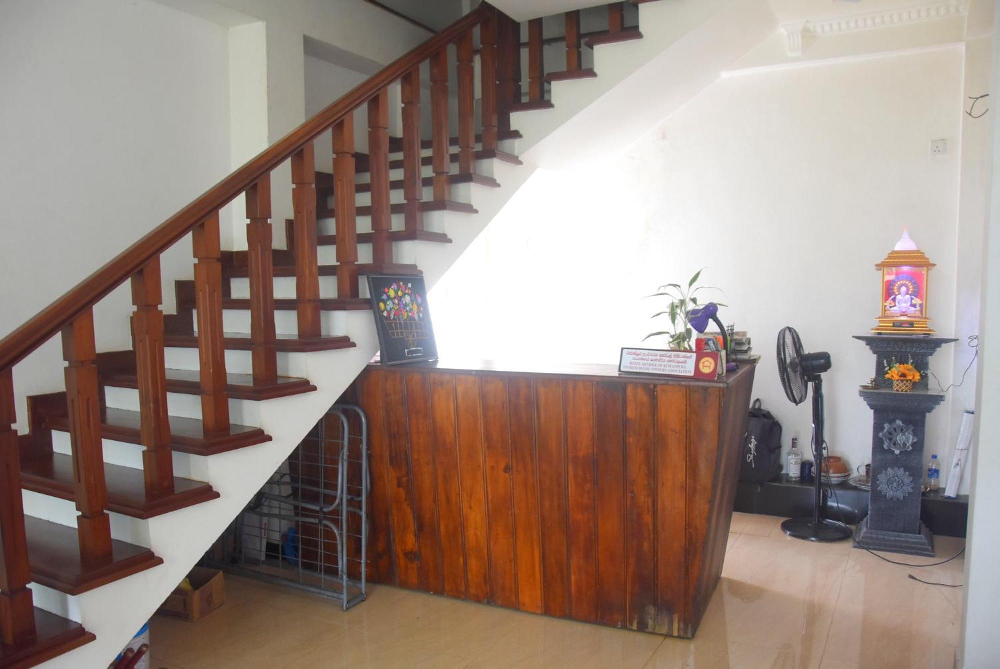 Rathna Gems Halt Hotel Ratnapura Exterior photo