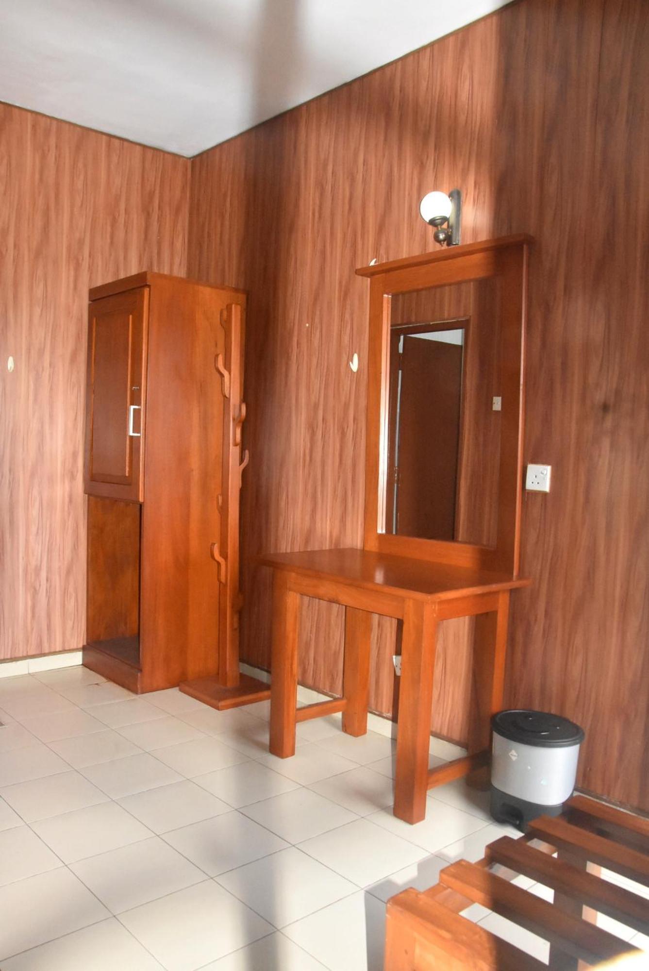 Rathna Gems Halt Hotel Ratnapura Exterior photo